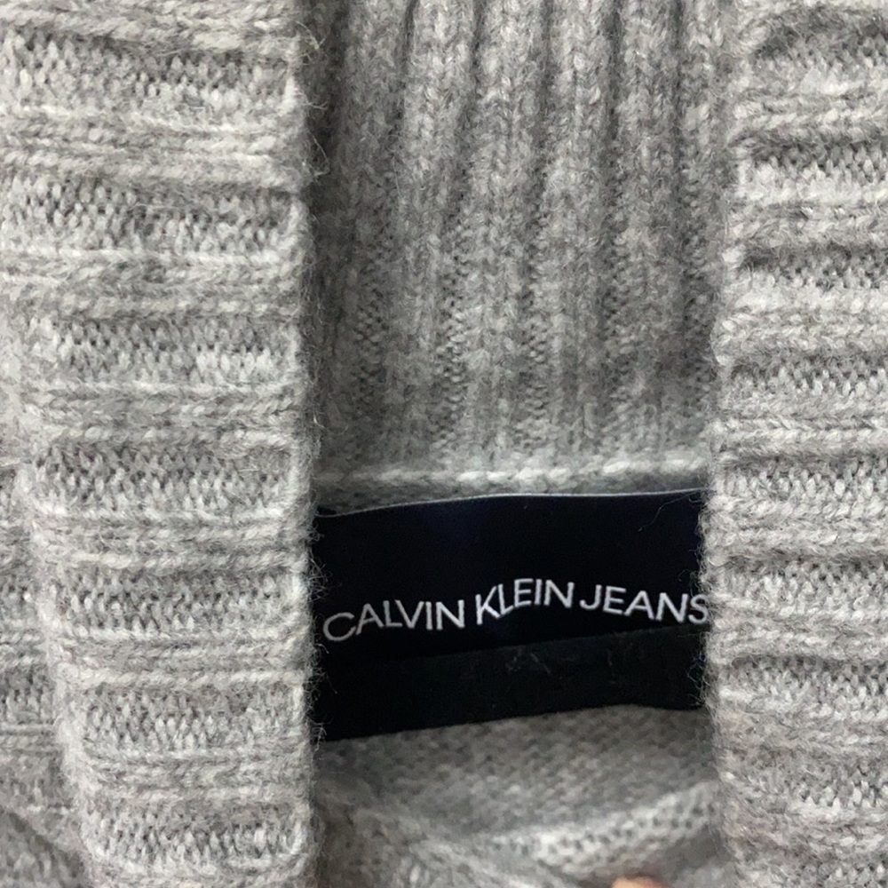 Calvin Klein - Picture 2 of 2